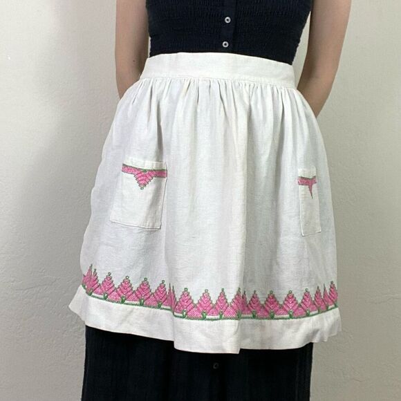 Vintage White & Pink Embroidered Half Apron with Pockets Size M - Picture 1 of 5